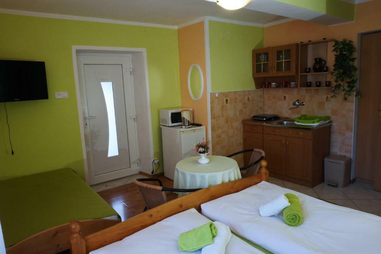 Apartman Pri Zamocku Besenova Exterior photo