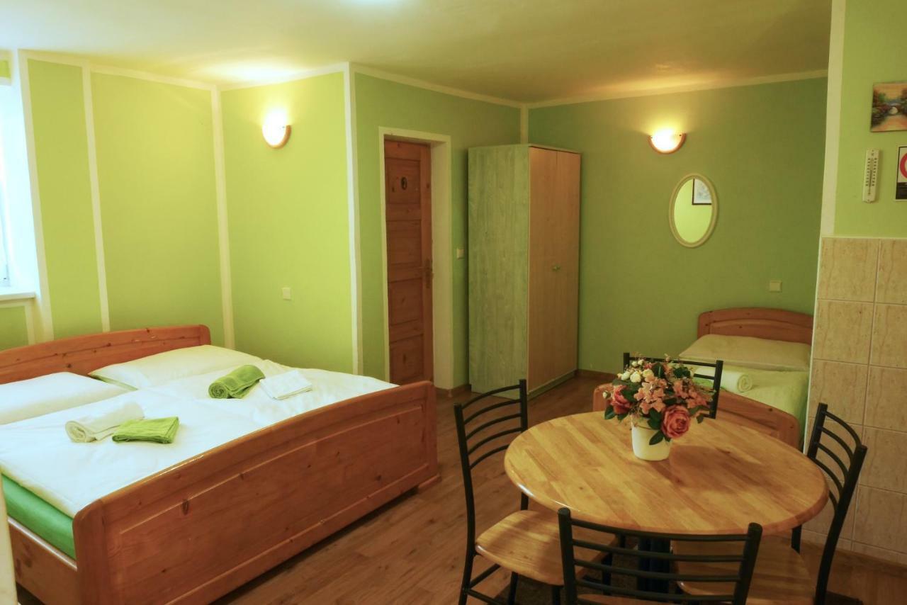 Apartman Pri Zamocku Besenova Exterior photo