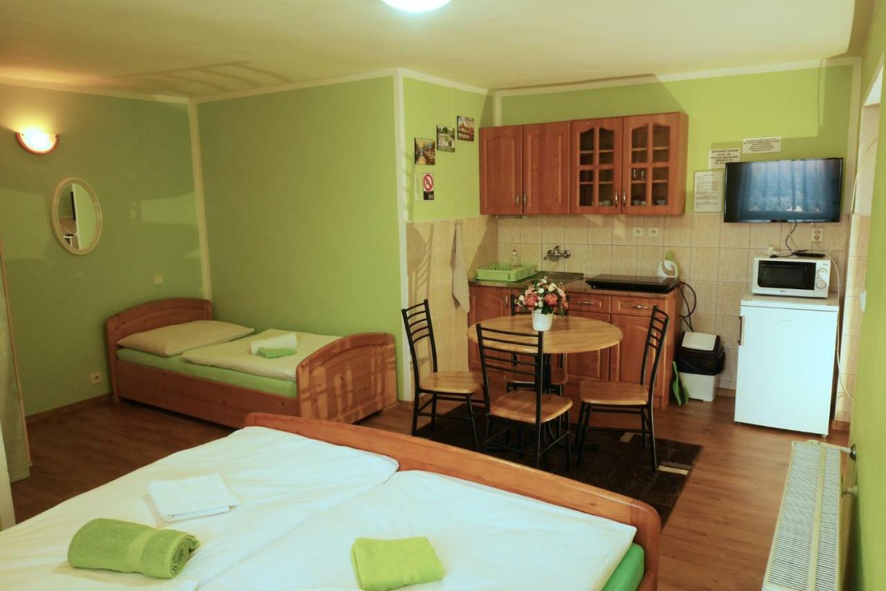 Apartman Pri Zamocku Besenova Exterior photo